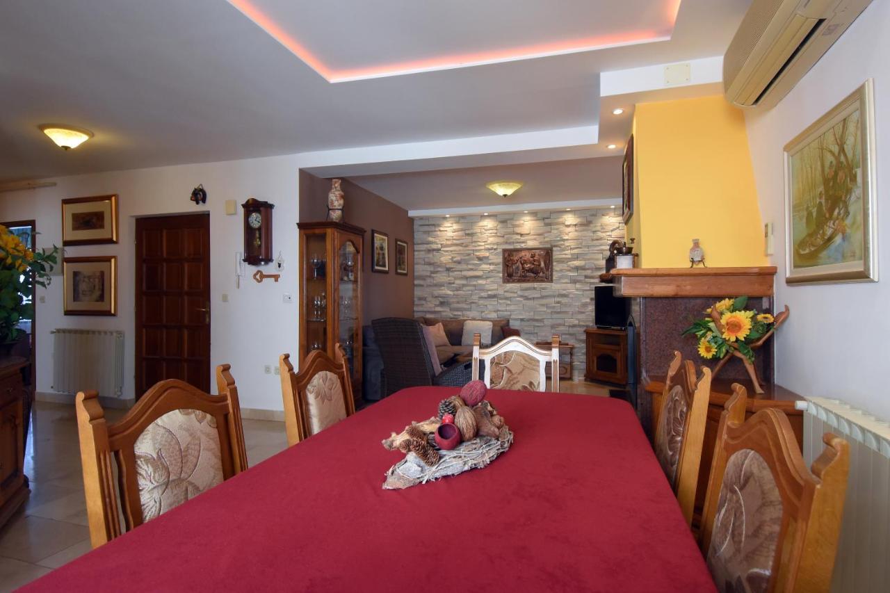 Gallery Premium 99 Near Ammphiteatre With Garage 5 Days And More Gratis Apartment Pula Luaran gambar